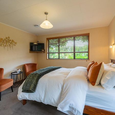 Alpine Rock B&B Te Anau Buitenkant foto