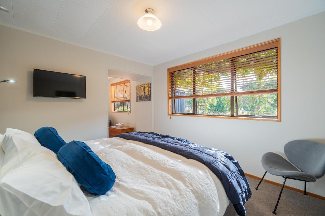 Alpine Rock B&B Te Anau Buitenkant foto